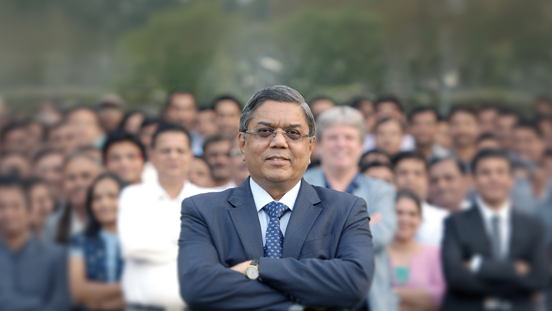 Tulsi Tanti with Suzlon team